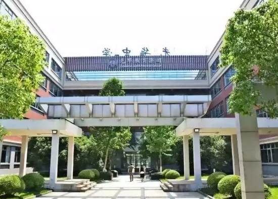 上海光華劍橋招生入學學費一年多少錢？
