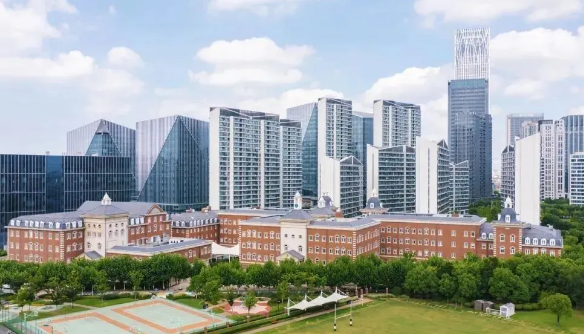 2025年上海惠靈頓學(xué)校招生學(xué)費是多少？