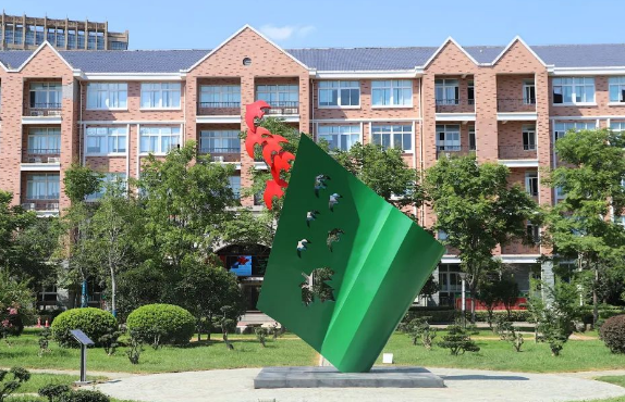 武漢楓葉國際學(xué)校國際高中2024-2025學(xué)年新學(xué)期報(bào)到攻略