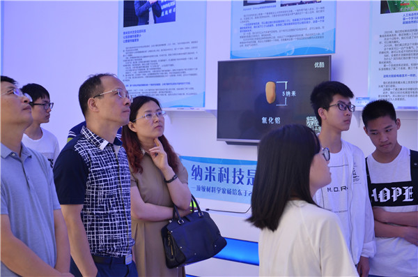 我校“江蘇省普通高中納米科技課程基地” 接受省教育廳專家組視導調研